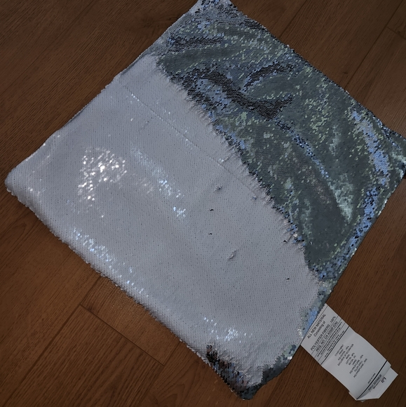 REVERSIBLE sequin pillow cover - Picture 3 of 5